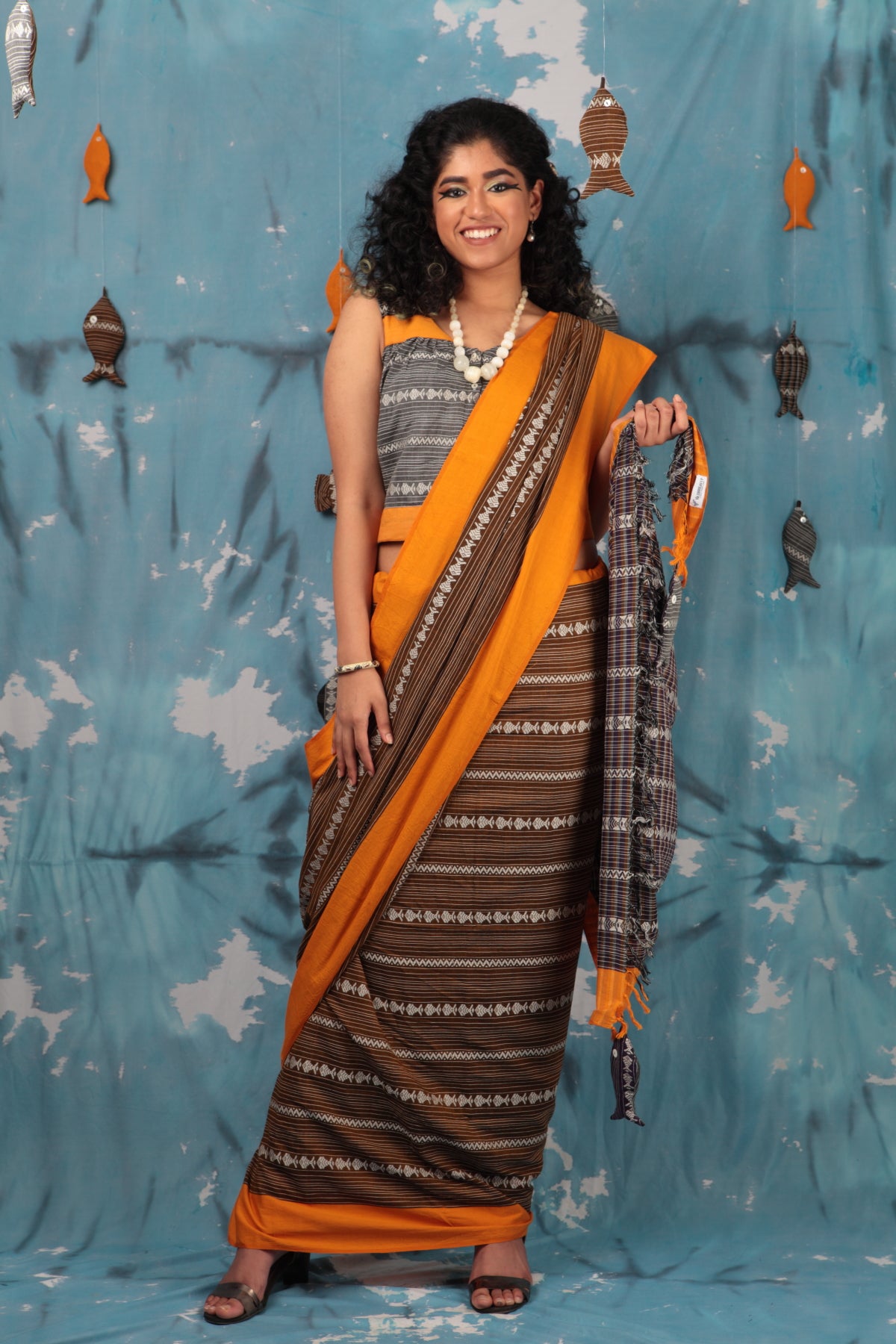 Maach Sunehri | Handwoven Begumpur Cotton Saree