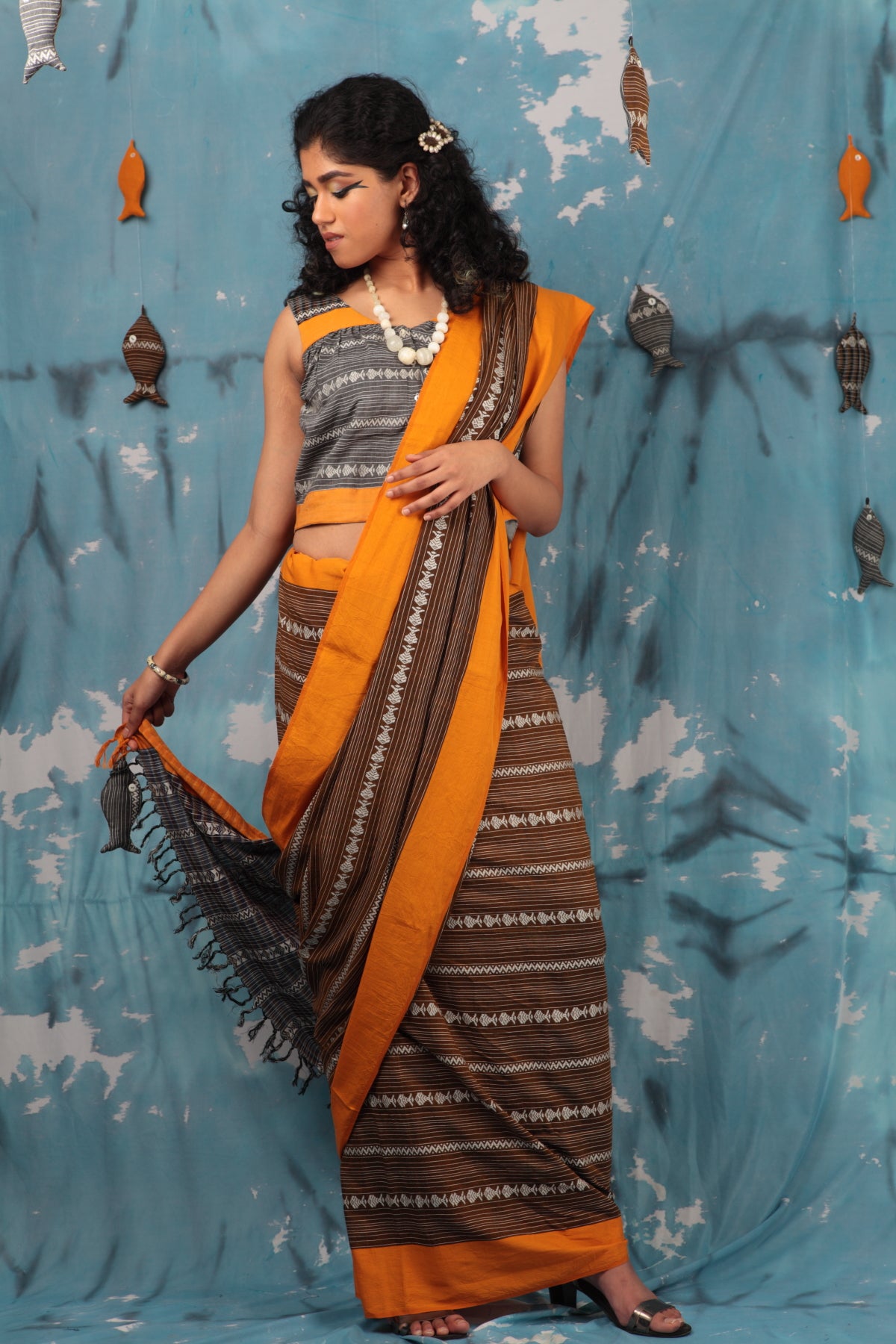 Maach Sunehri | Handwoven Begumpur Cotton Saree